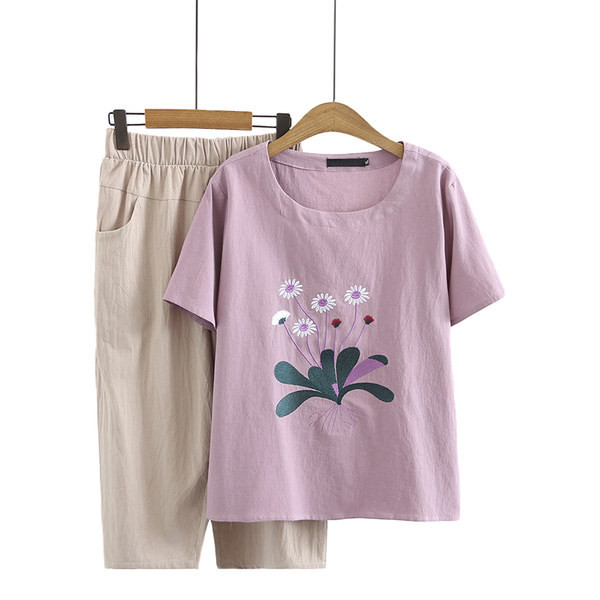 Φαρδύ μοντέλο γυναικείο μπλουζάκι με κέντημα και παντελόνι με τσέπες