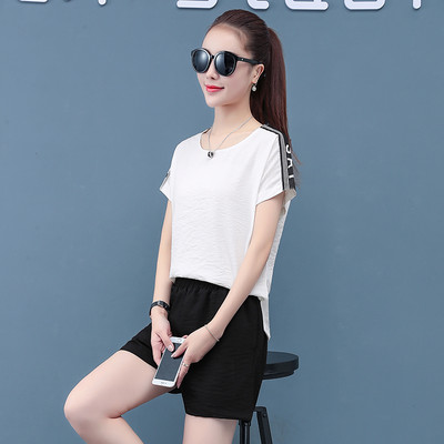 Γυναικείο σετ - T-shirt και σορτς