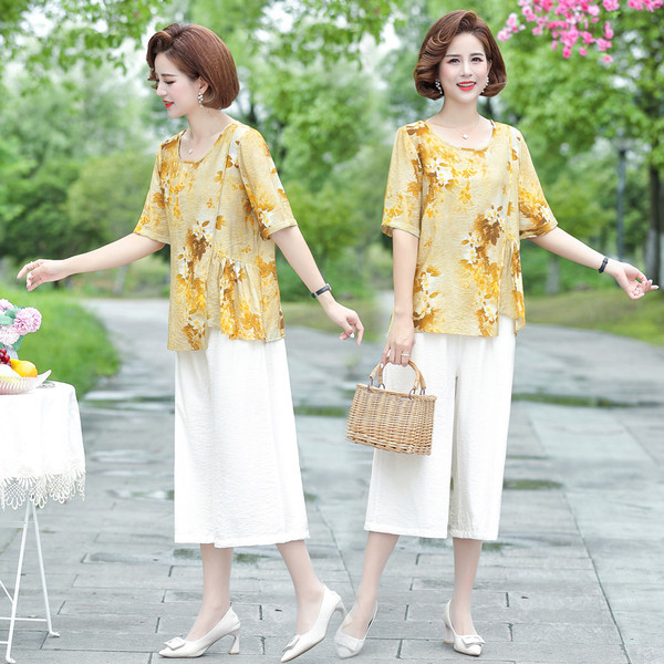 Lillemotiividega igapäevane komplekt