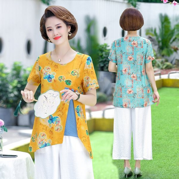 Aktualan ženski komplet - hlače i bluza sa cvjetnim motivima