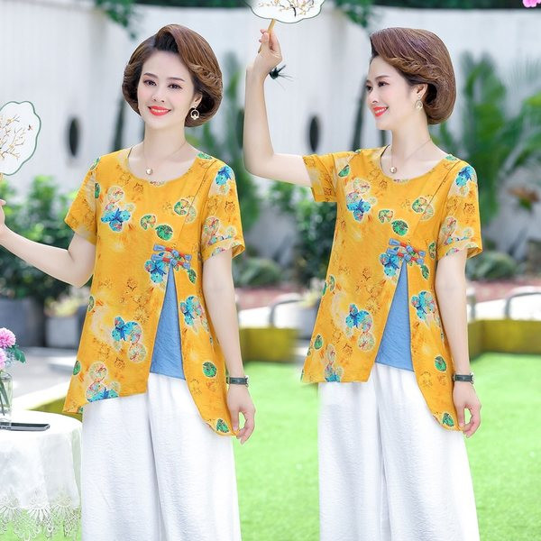 Aktualan ženski komplet - hlače i bluza sa cvjetnim motivima