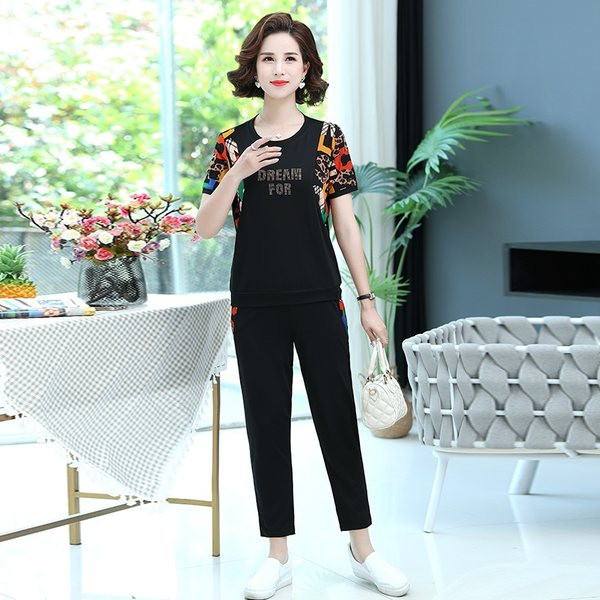 Kaheosaline musta värvi spordi-päevakomplekt