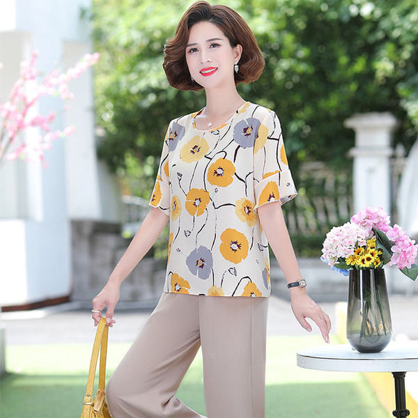 Naiste kaasaegne komplekt - pluus ja püksid