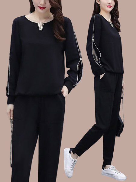 Moteriškas dviejų dalių komplektas su nėriniais ir ovalia iškirpte