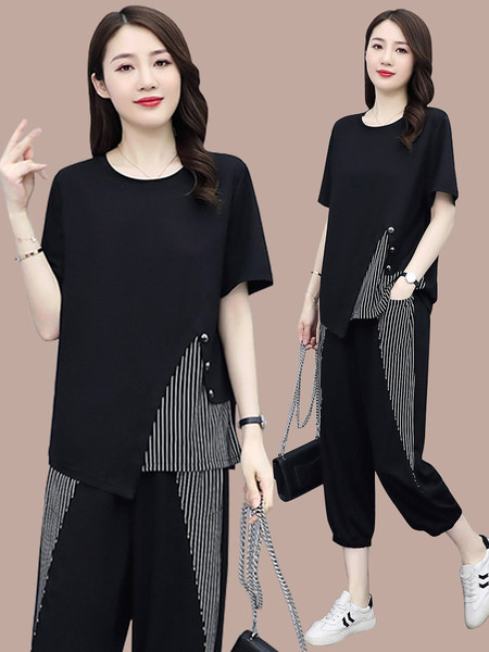 Ženski prugasti komplet - asimetrična bluza i hlače dužine 7/8