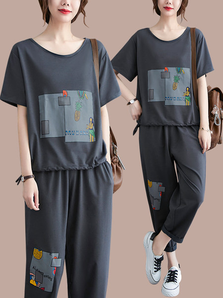 Dnevni ženski set iz dva dela sa aplikacijom i džepovima