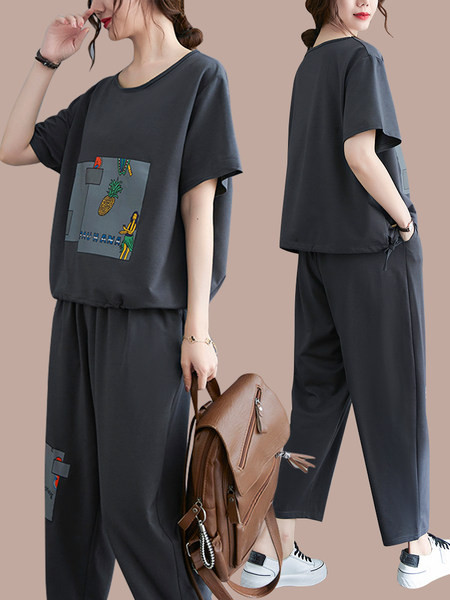 Dnevni ženski set iz dva dela sa aplikacijom i džepovima