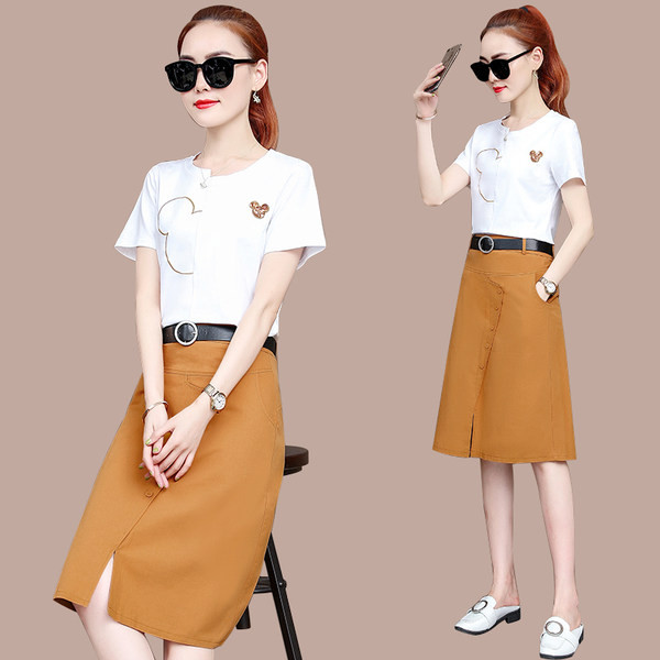 Σετ  ψηλόμεση φούστα και μπλουζάκι με απλικέ για γυναίκες