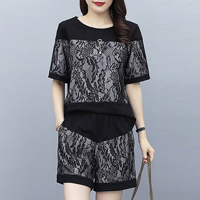 Γυναικείο casual σετ με δαντέλα - μπλούζα και σορτς