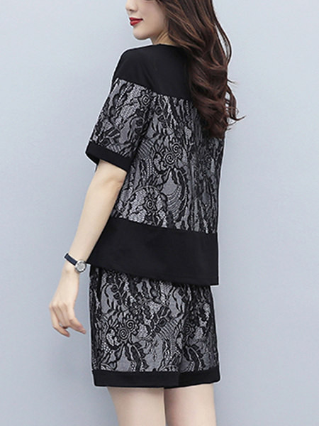 Γυναικείο casual σετ με δαντέλα - μπλούζα και σορτς