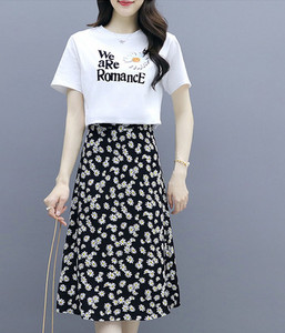 Moteriškas laisvalaikio komplektas - marškinėliai ir tiulio sijonas