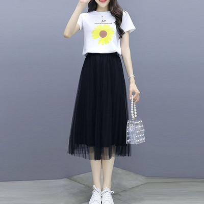 Moteriškas laisvalaikio komplektas - marškinėliai ir tiulio sijonas