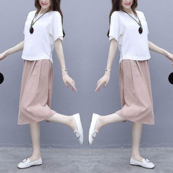 Suvine puuvillane komplekt - T-särk ja väljalõigatud seelik