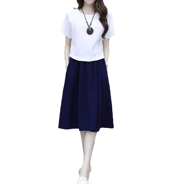 Suvine puuvillane komplekt - T-särk ja väljalõigatud seelik