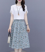 Γυναικείο σετ φούστες με φλοράλ μοτίβα και μπλουζάκι με οβάλ λαιμόκοψη