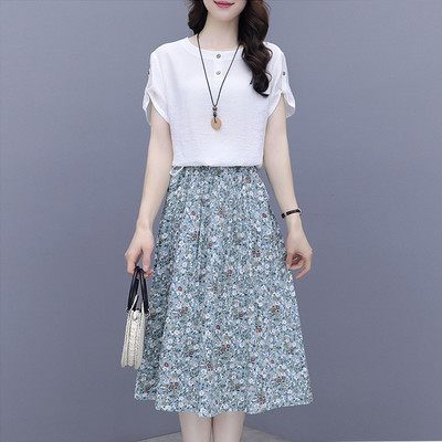 Γυναικείο σετ φούστες με φλοράλ μοτίβα και μπλουζάκι με οβάλ λαιμόκοψη