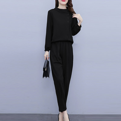 Modern női szett - blúz aszimmetrikus rögzítéssel és nadrággal