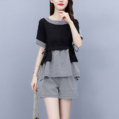 Naiste komplekt kahest ruudukujulisest lipsudega tükist