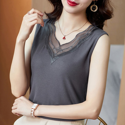 Spits kaelusega ja pitsiga naiste topp