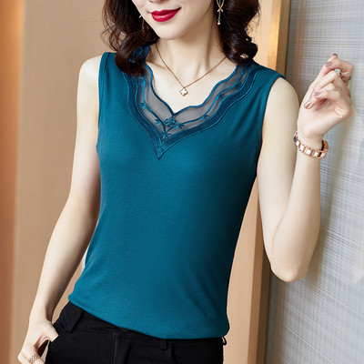 Spits kaelusega ja pitsiga naiste topp