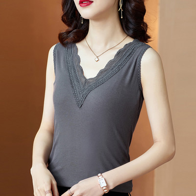 Aktuális női felső, spitz nyakkivágással