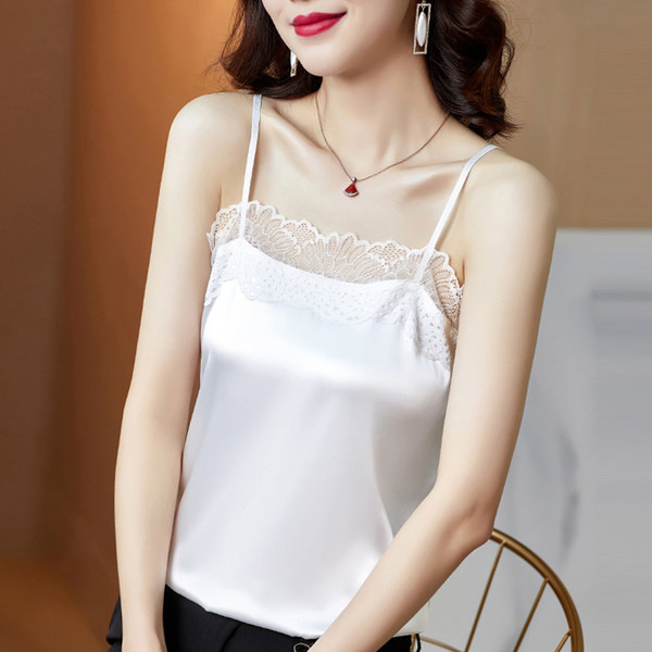 Szatén női felső csipkével és vékony pántokkal