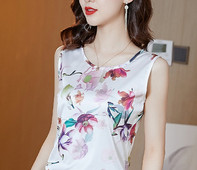 Lillemotiivide ja ovaalse kaelusega naiste topp