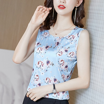 Lillemotiivide ja ovaalse kaelusega naiste topp