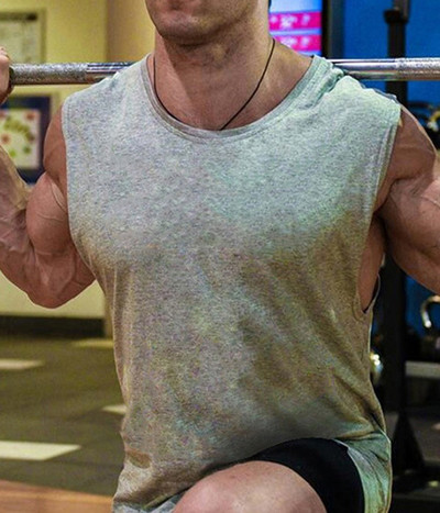 Ανδρικό μονόχρωμο φανελάκι με οβάλ λαιμόκοψη