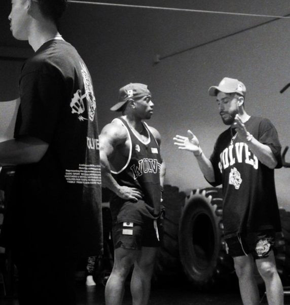 Ανδρικό casual φανελάκι με οβάλ λαιμόκοψη και επιγραφή