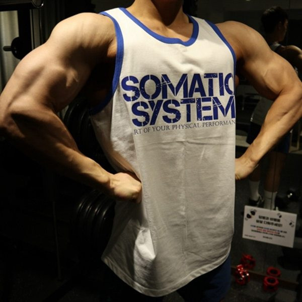 Trükikirjaga igapäevane meeste topp – sobib sportimiseks