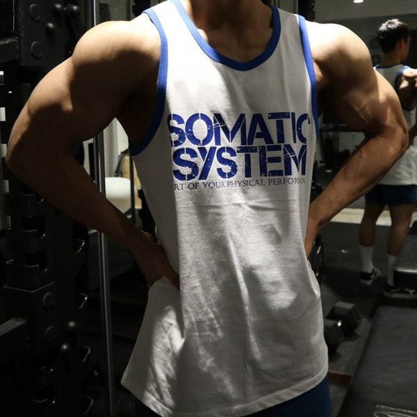 Trükikirjaga igapäevane meeste topp – sobib sportimiseks