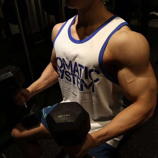 Trükikirjaga igapäevane meeste topp – sobib sportimiseks