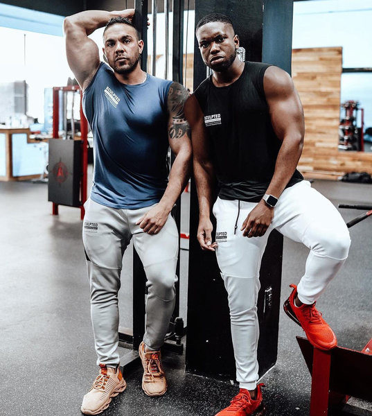 Βαμβακερό φανελάκι γυμναστικής με φαρδιές τιράντες