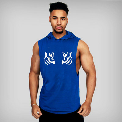 Kapuutsi ja aplikatsiooniga meeste topp