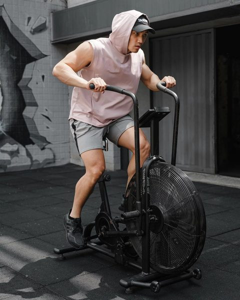 Ανδρικό αθλητικό φανελάκι με κουκούλα και επιγραφή σε πολλά χρώματα