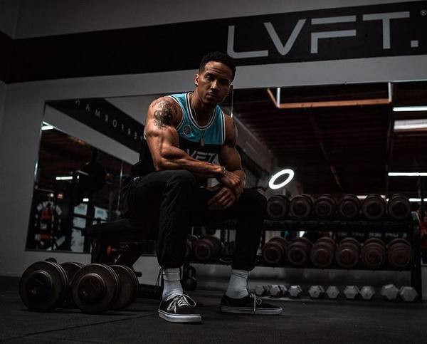 Férfi felső kerek nyakkivágással - sportoláshoz is alkalmas