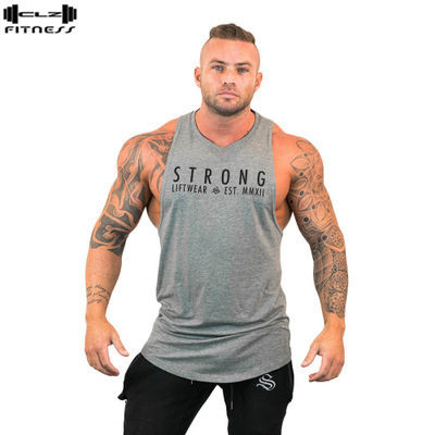 Meeste topp kolmes värvitoonis kirjaga