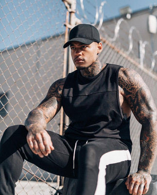 Мъжки потник с обло деколте -подходящ за спорт