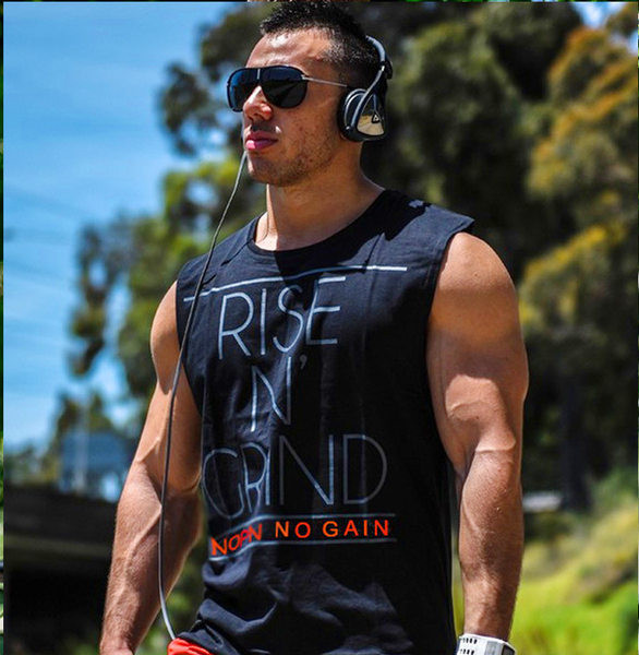 Ανδρικό φανελάκι με στρογγυλή λαιμόκοψη και επιγραφή