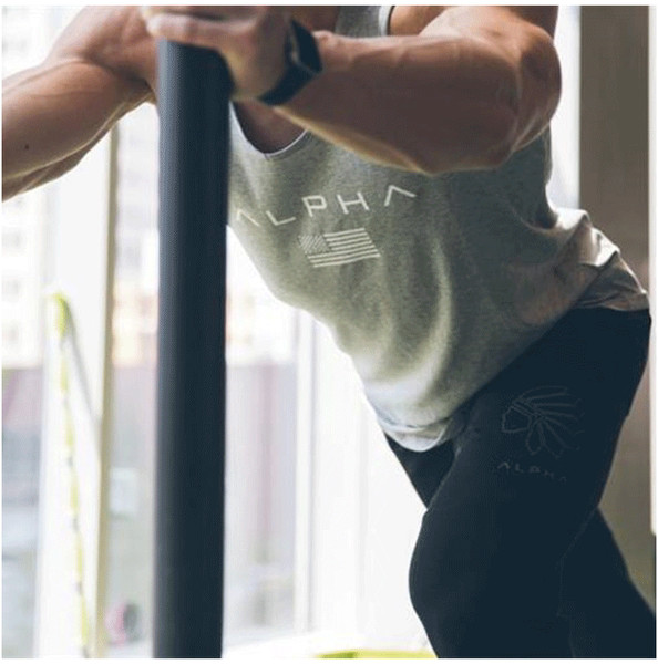 Napi felső felirattal és kerek nyakkivágással férfiaknak