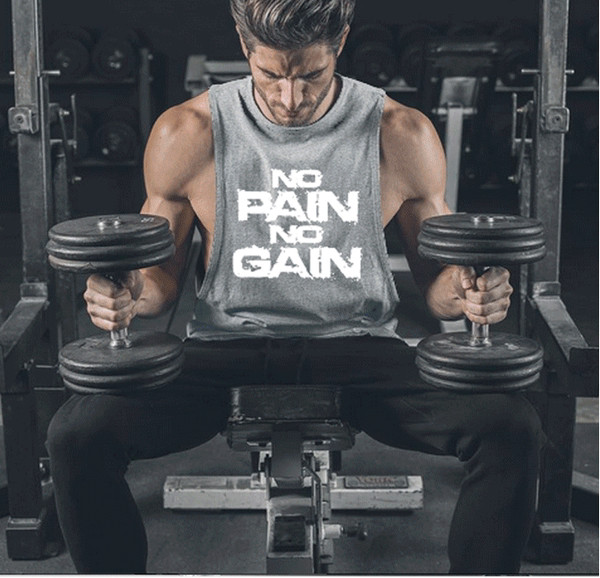 Спортен мъжки потник с надпис и овално деколте