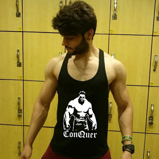 Muška sportska majica bez rukava sa natpisom i aplikacijom