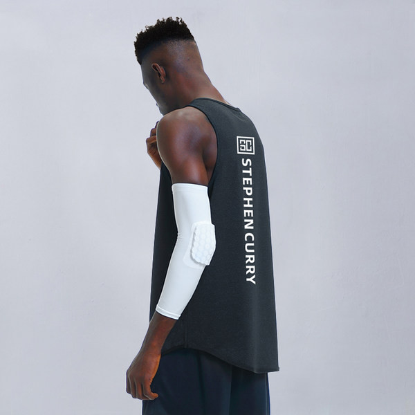 Sportimiseks sobiv meeste vabaaja topp kirjaga