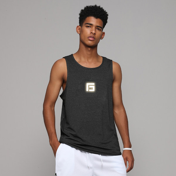 Ανδρικό αθλητικό φανελάκι με επιγραφή στο πίσω μέρος