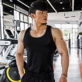 Απλό μοντέλο φανελάκι με οβάλ λαιμόκοψη για άνδρες