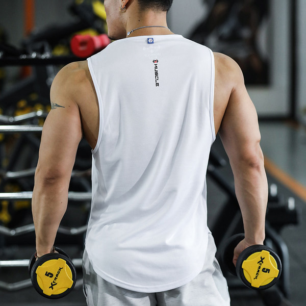 Gyorsan száradó anyagból készült férfi sportmellény, felirattal