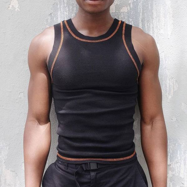 Férfi testreszabott felső kerek nyakkivágással