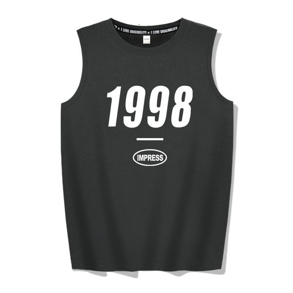 Meeste suvine topp kirja ja ovaalse kaelusega