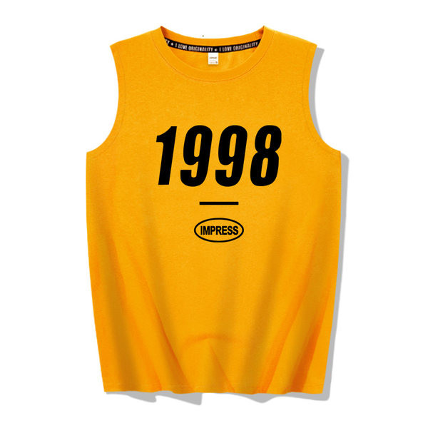 Meeste suvine topp kirja ja ovaalse kaelusega